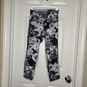Old Navy Active Elevate Go Dry Leggings Womens Small Floral Camo Mid Rise Gym